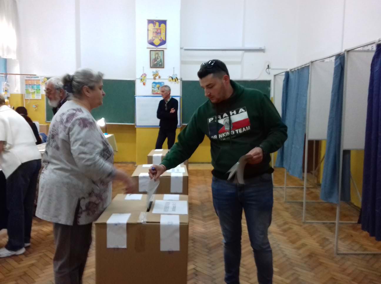 foto aproape 13.000 de sibieni au votat în primele două ore