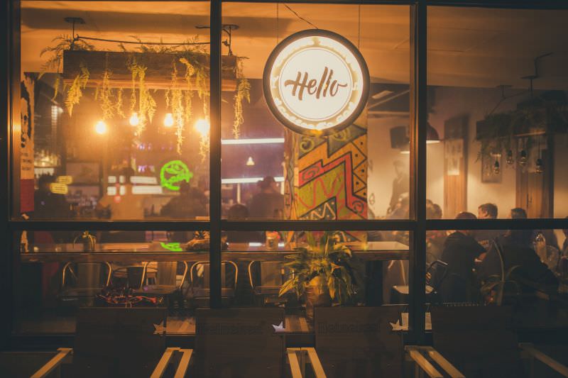 petrecerea săptămânii la sibiu se ține la hello coffee lounge