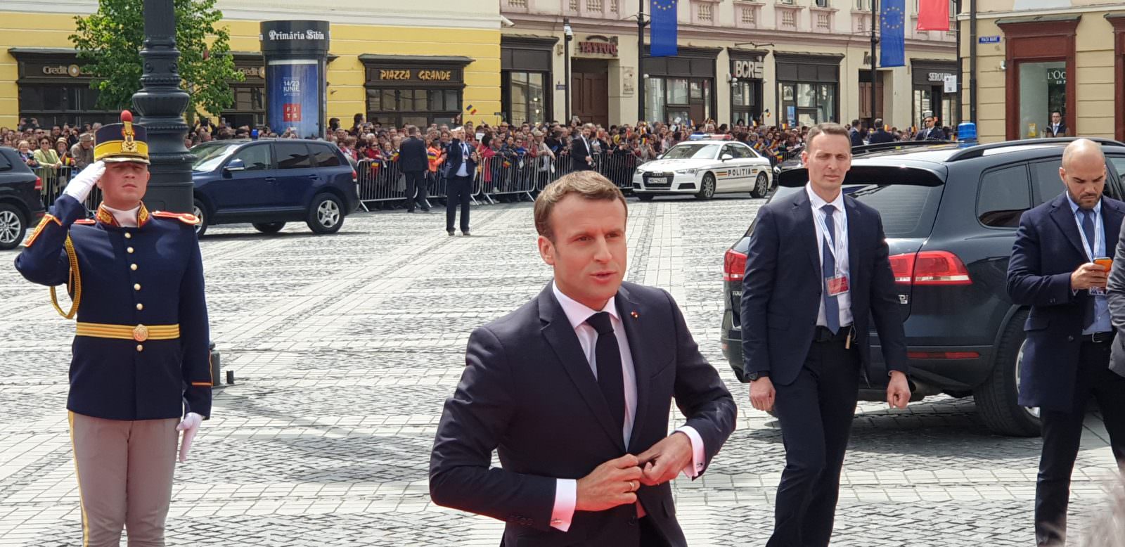 macron, felicitat de putin după ce a câștigat alegerile din franța