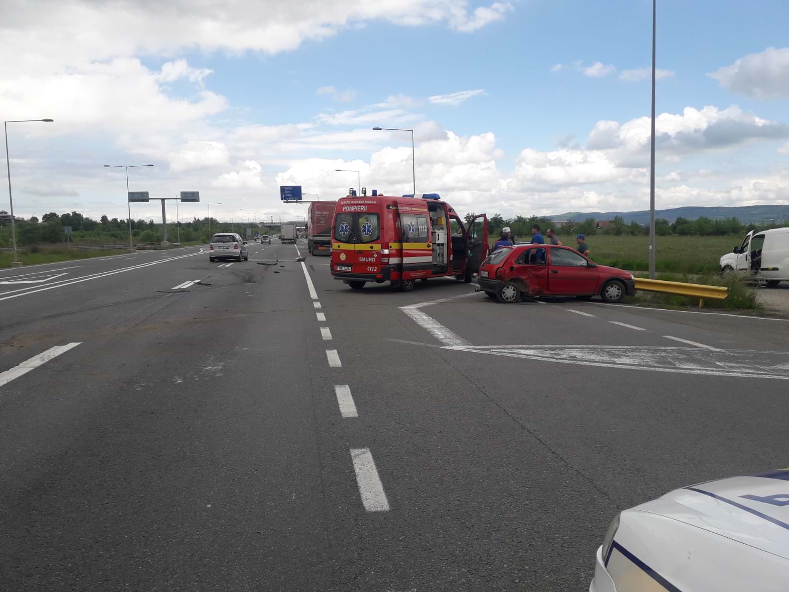 foto cinci victime într-un accident produs de un șofer de 72 de ani pe dn1 la șelimbăr