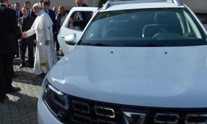 video papamobilul pe care papa francisc îl va folosi în românia - este făcut de dacia