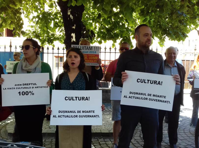 video foto „dragnea, ţi-a plăcut la moldova? hai şi la sibiu!” - protest anti-psd