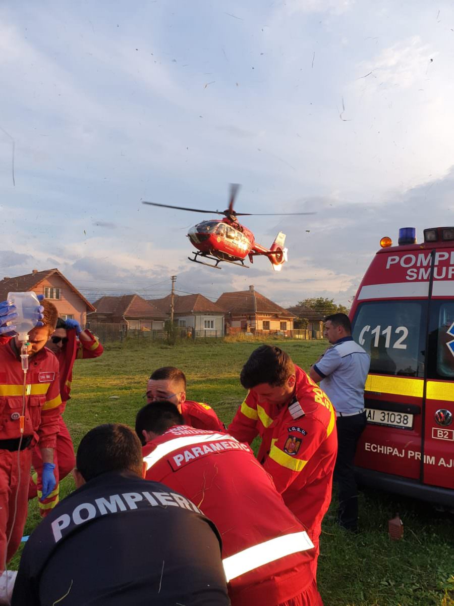 VIDEO FOTO Bărbat dus la spital cu elicopterul după ce a căzut de pe ATV la Cârțișoara