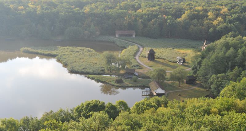 etno parc la muzeul în aer liber - se face o scenă nouă și mai mare pe lac