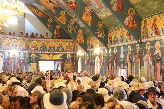 foto s-a sfințit biserica din vasile aron . carabulea, trihenea și presecan, ctitori