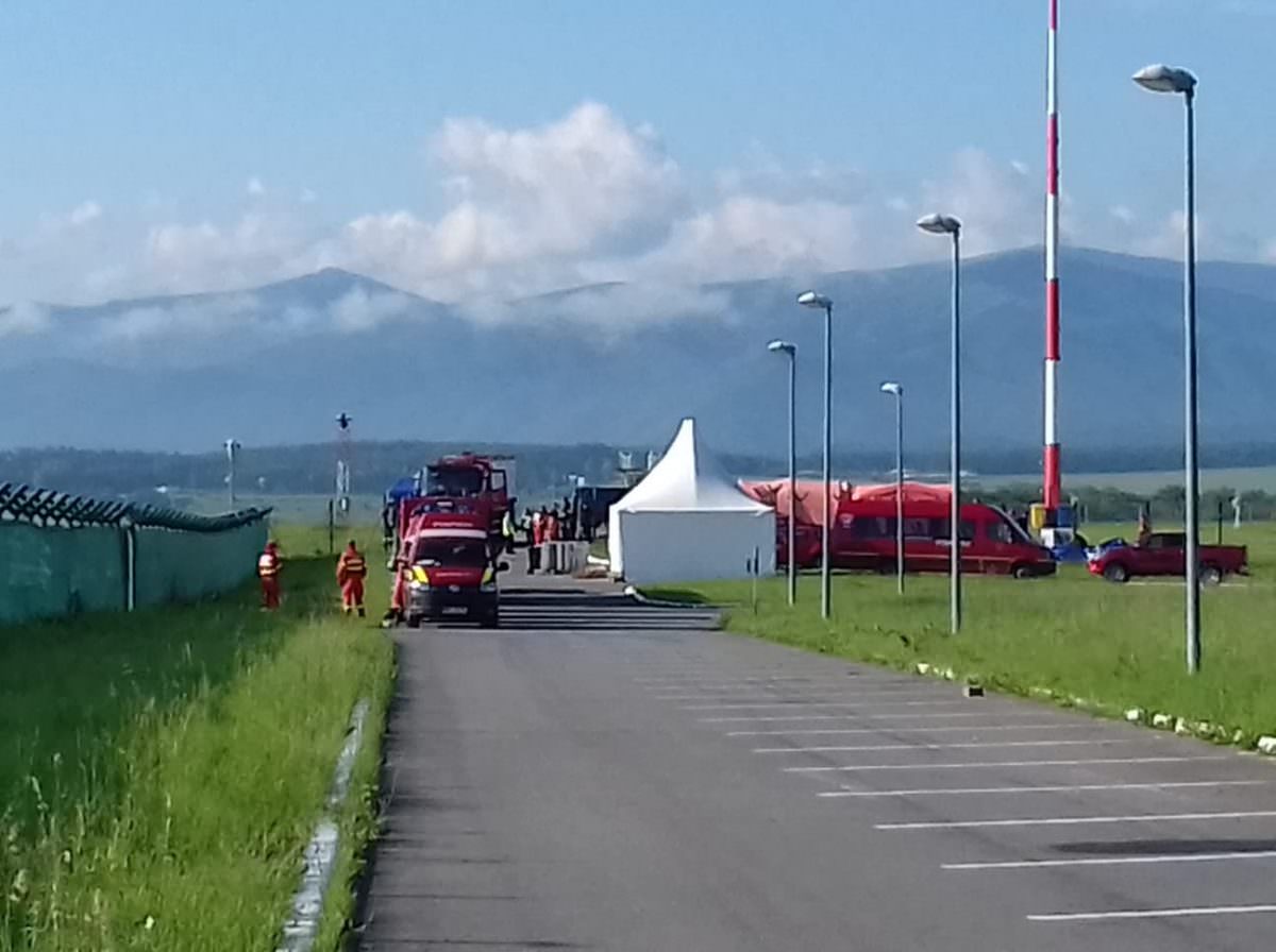 foto papa francisc a fost primit de oficialități pe aeroportul din sibiu