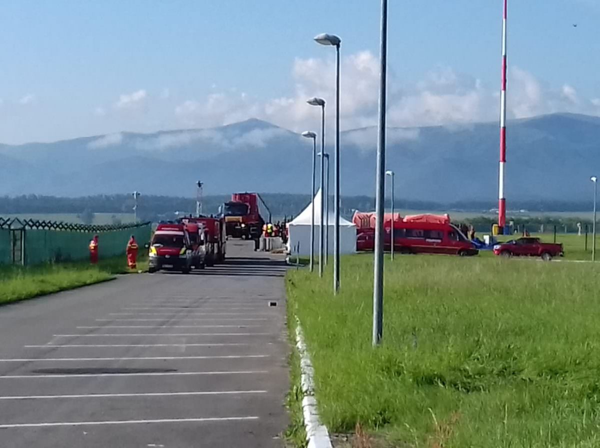 foto papa francisc a fost primit de oficialități pe aeroportul din sibiu