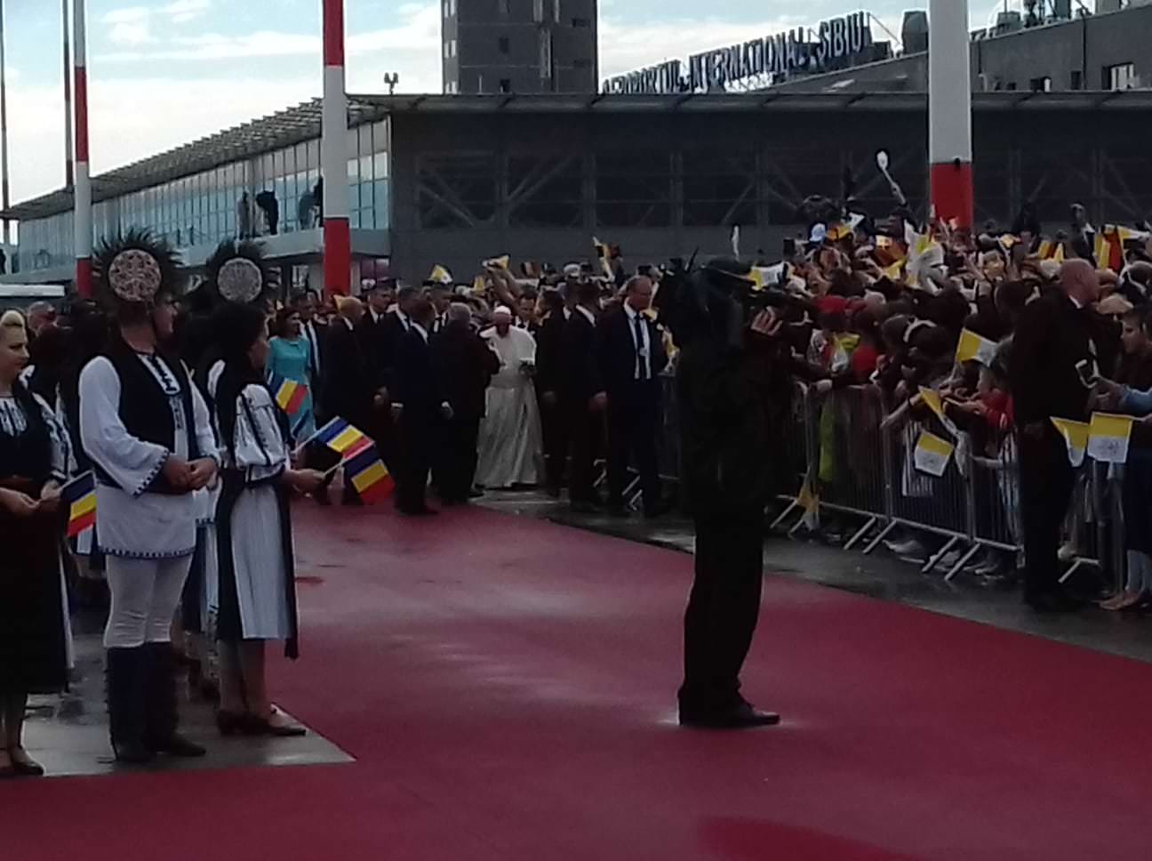 UPDATE LIVE VIDEO FOTO Papa Francisc a ajuns la Sibiu