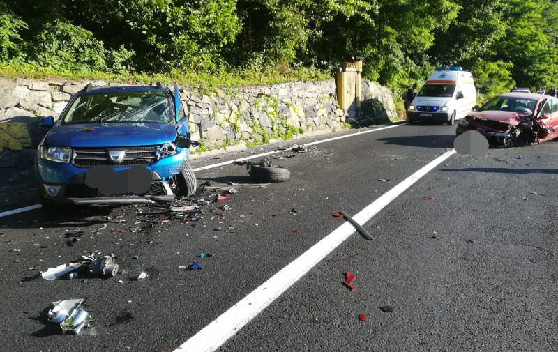 update foto accident pe valea oltului. cinci persoane rănite printre care și un copil