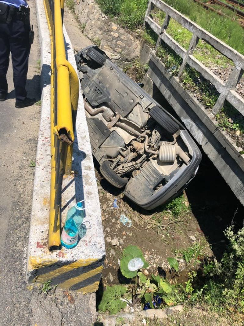 UPDATE FOTO Accident pe DN7, Sibiu - Vâlcea - O persoană rănită grav