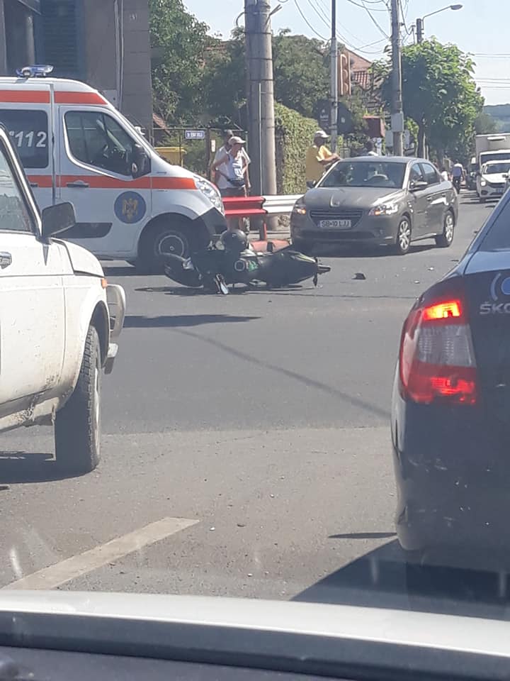 foto accident între o mașină și o motocicletă pe milea - șoferul era beat