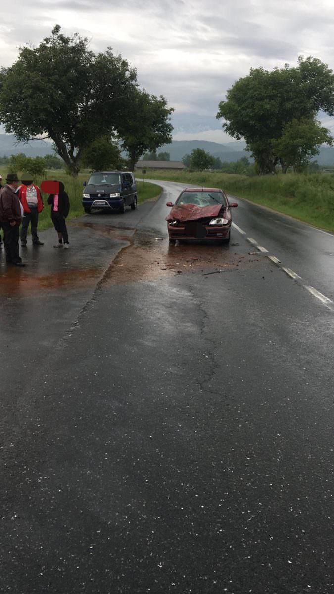 foto familie implicată într-un accident la cașolț – copiii de două luni și doi ani sunt răniți