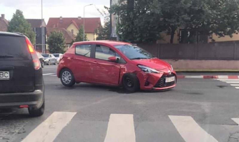 foto accident pe vasile milea - o femeie însărcinată a fost rănită