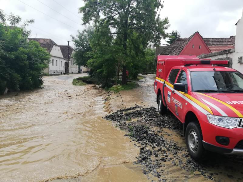 cod portocaliu de inundații în județul sibiu - isu îi îndeamnă pe sibieni să curețe șanțurile și rigolele de scurgere