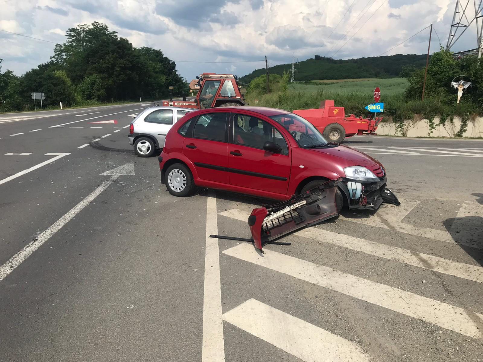 FOTO Mașini făcute praf într-un accident la Ațel