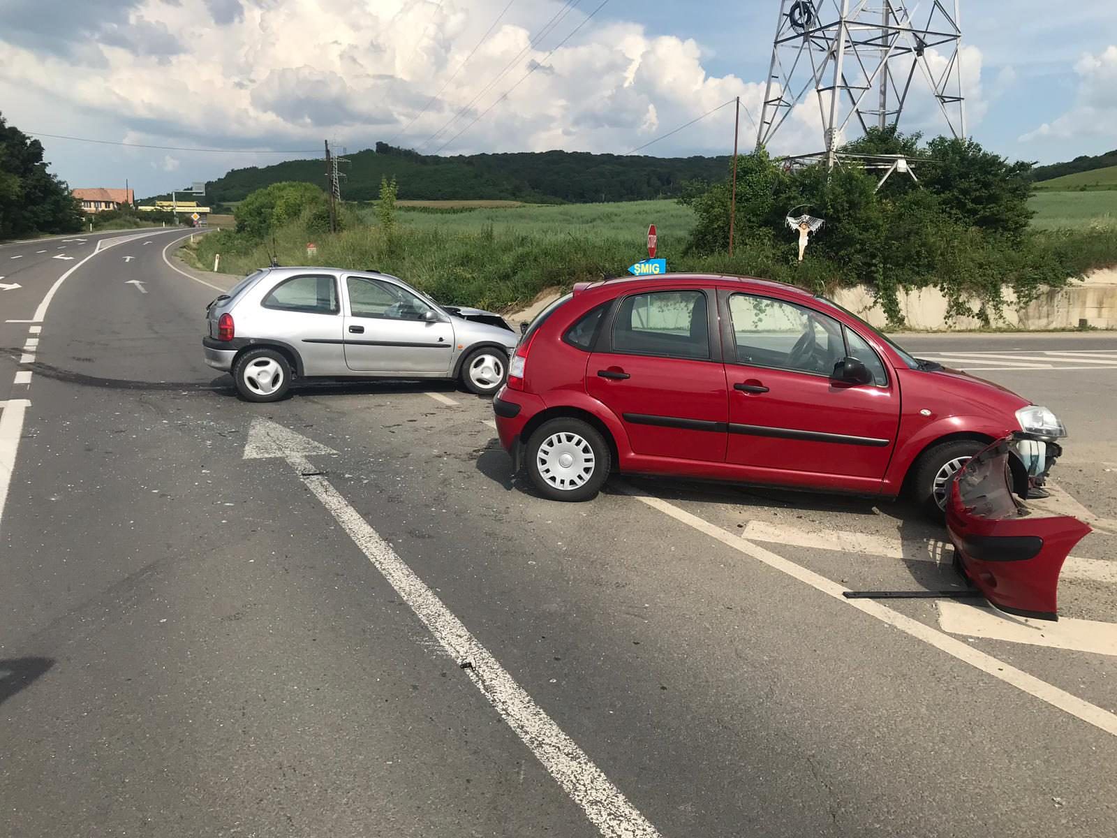 FOTO Mașini făcute praf într-un accident la Ațel