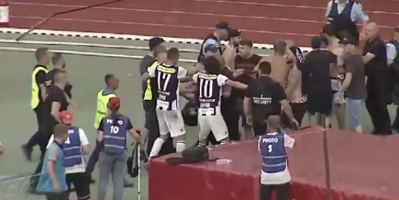 FOTO VIDEO Meciul U Cluj - FC Hermannstadt s-a terminat cu violențe