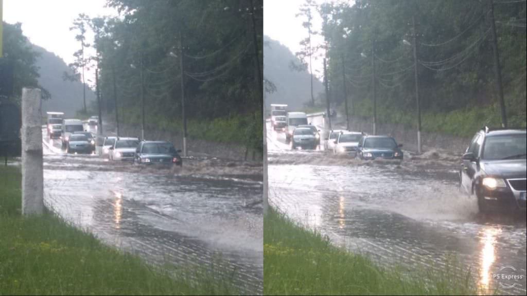 video foto trafic blocat pe valea oltului - carosabilul e inundat