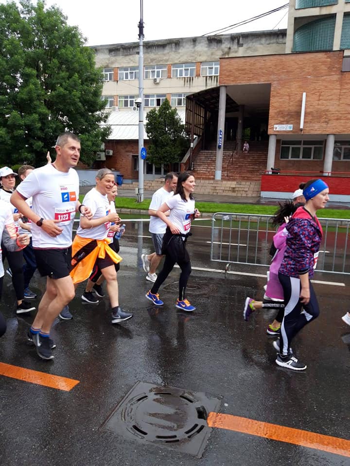 FOTO Barna şi Cioloş au alergat la Maratonul Sibiu pentru Palatul Copiilor și refacerea unui refugiu montan