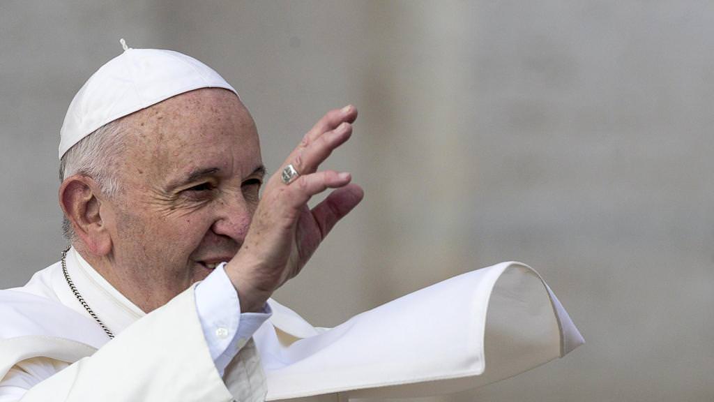 live video papa francisc a ajuns la blaj. va începe slujba de beatificare a celor șapte episcopi