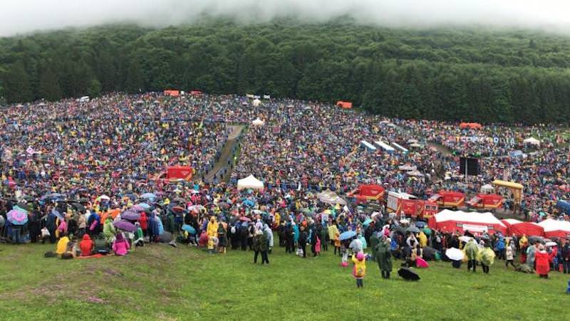 live video papa francisc a ajuns la șumuleu ciuc - peste 85.000 de oameni prezenți