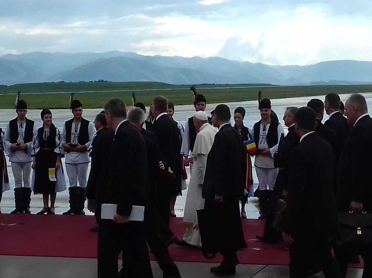 update live video foto papa francisc a ajuns la sibiu