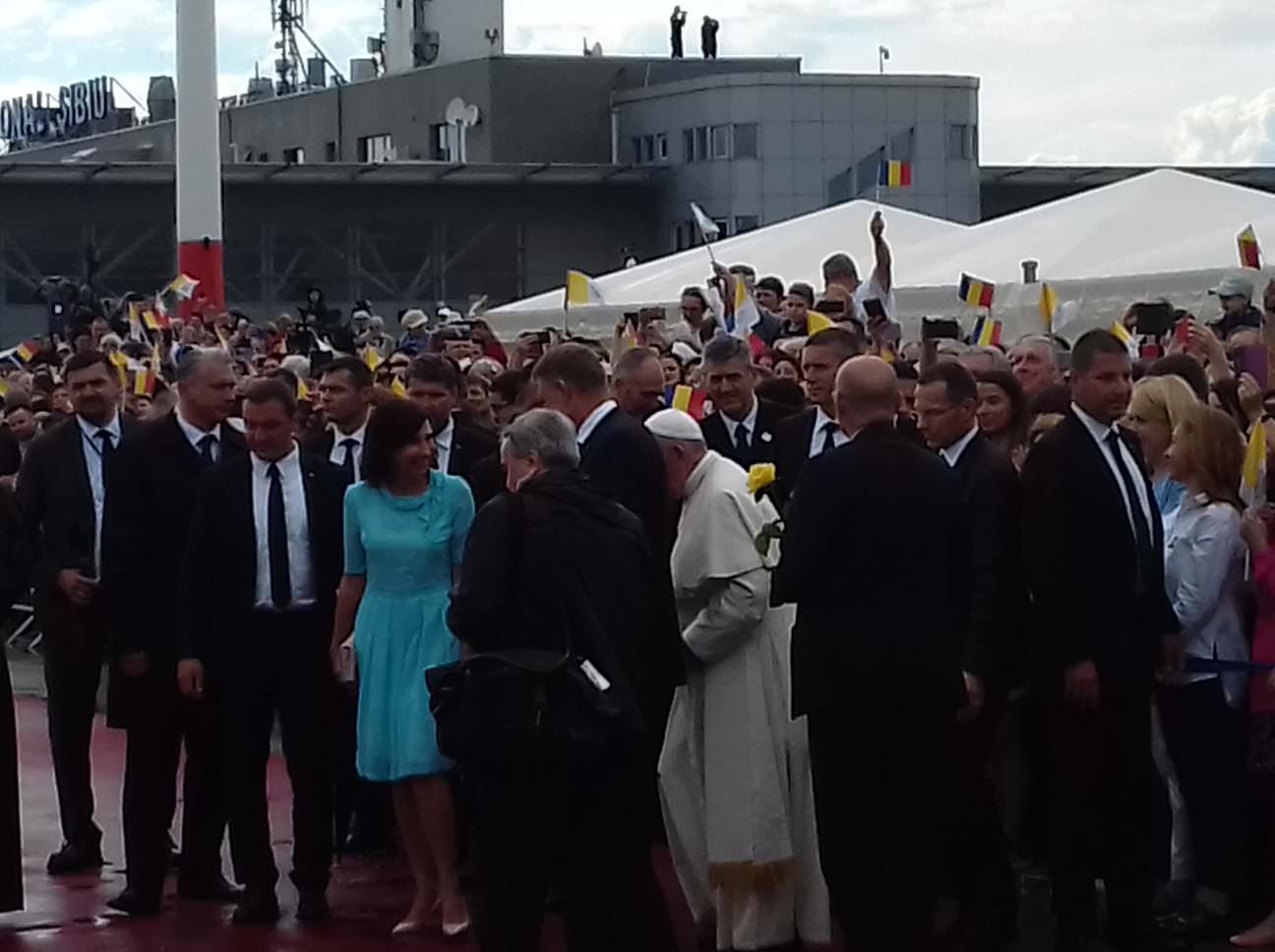 UPDATE LIVE VIDEO FOTO Papa Francisc a ajuns la Sibiu