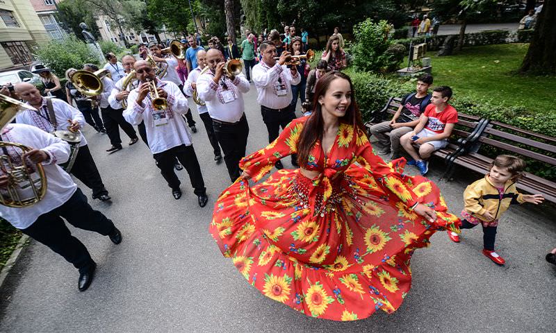 fits aduce și joi spectacole și piese de teatru de top la sibiu