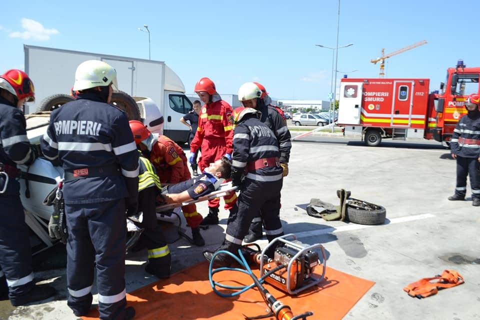 FOTO Accident chimic urmat de un incendiu la o fabrică din Sibiu - Scenariul pus în practică de pompieri