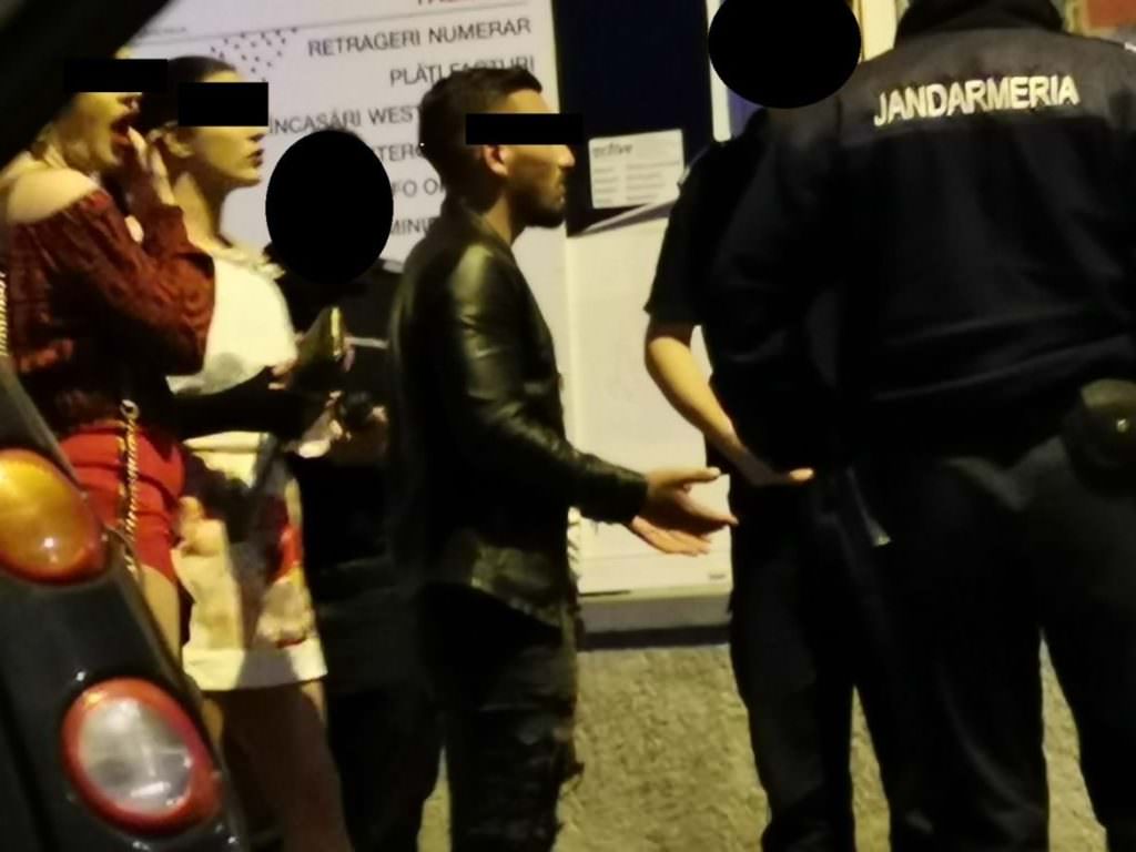 video foto transexuali snopiți în bătaie într-un club de manele din sibiu