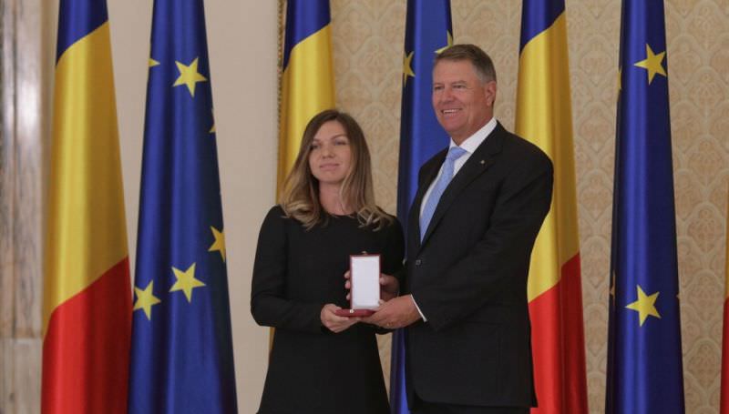 video foto simona halep a fost decorată de președintele iohannis - a primit ordinul „steaua româniei”