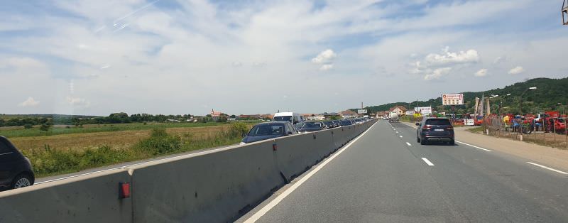 VIDEO FOTO - Trafic infernal pe DN1 și DN7. Se circulă bară la bară de la Șelimbăr la Tălmaciu