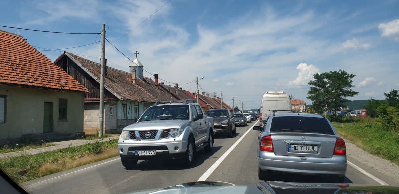 VIDEO FOTO - Trafic infernal pe DN1 și DN7. Se circulă bară la bară de la Șelimbăr la Tălmaciu