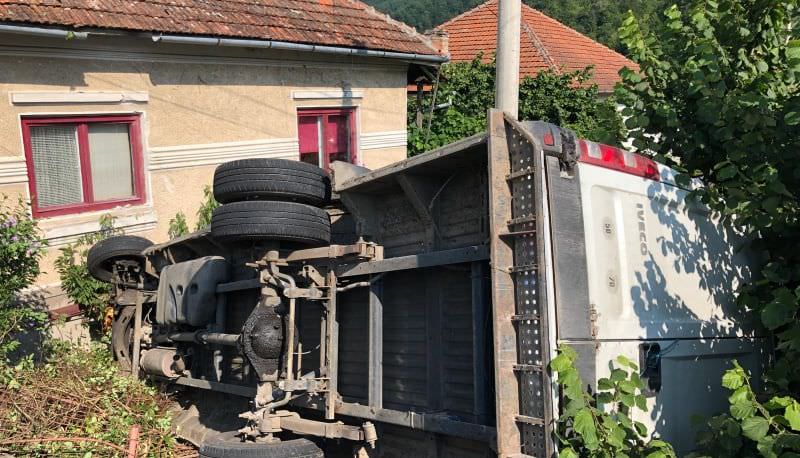 video foto accident spectaculos pe valea oltului la brezoi