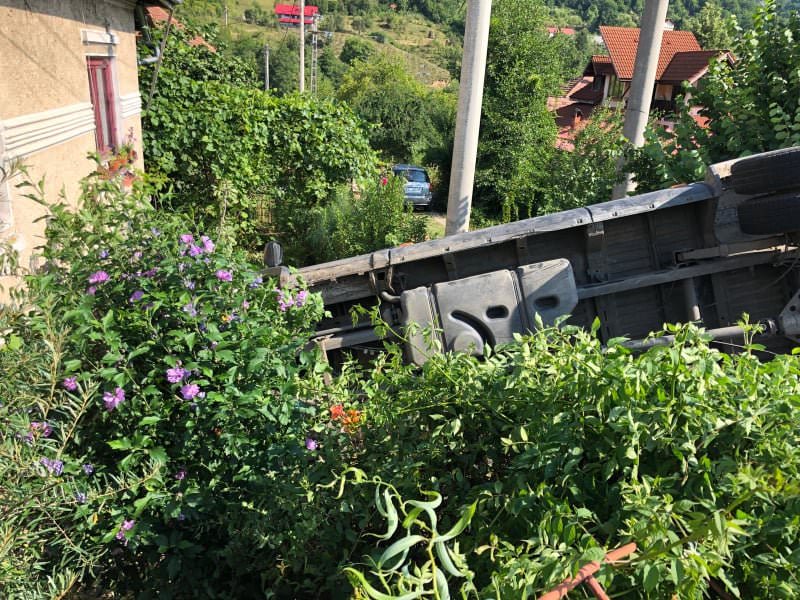 video foto accident spectaculos pe valea oltului la brezoi