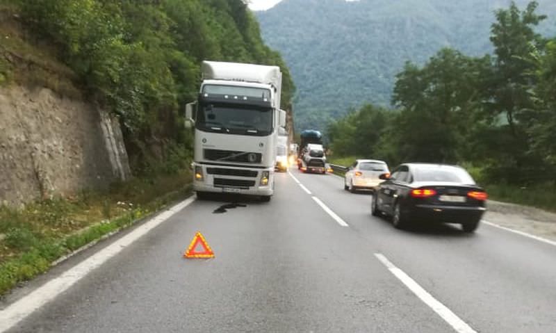 trafic îngreunat pe valea oltului din cauza unui tir defect