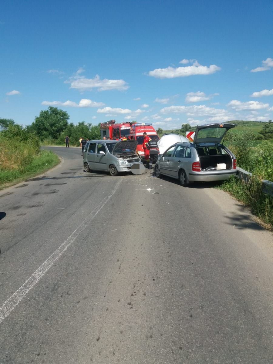 FOTO - Accident grav în județul Sibiu - Cinci răniți, printre care și două fetițe