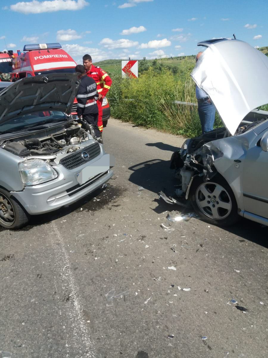 FOTO - Accident grav în județul Sibiu - Cinci răniți, printre care și două fetițe