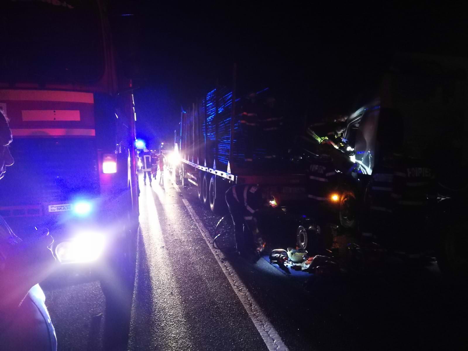 foto accident grav pe dn1 la sibiu - trei tir-uri implicate și un șofer încarcerat