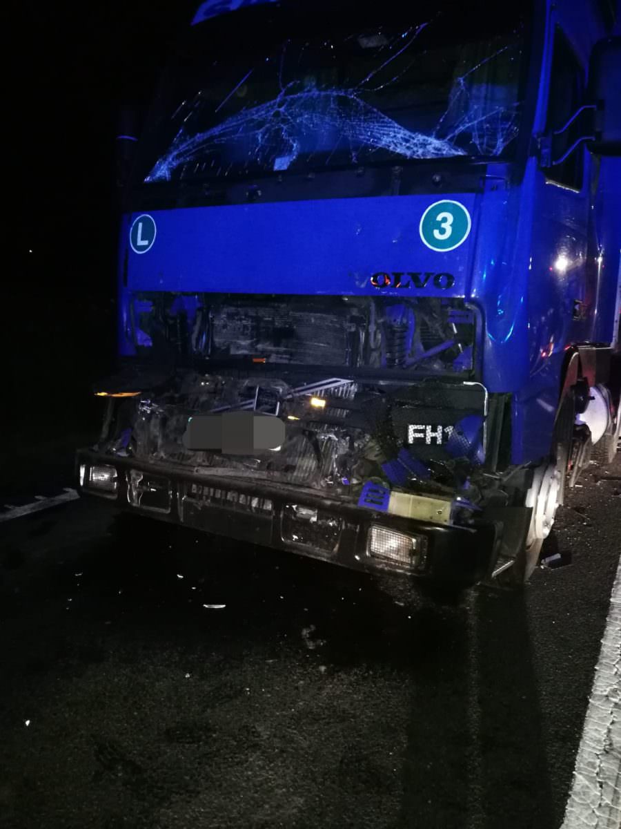 foto accident grav pe dn1 la sibiu - trei tir-uri implicate și un șofer încarcerat