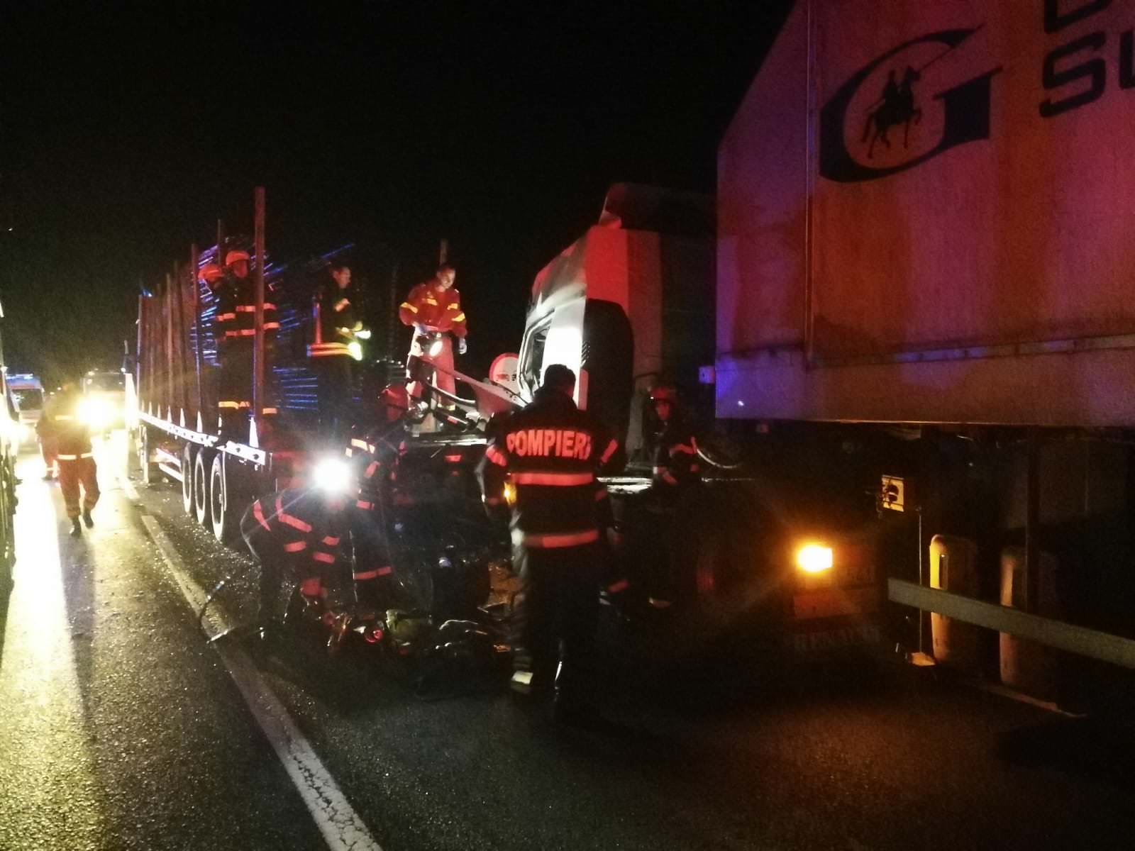 foto accident grav pe dn1 la sibiu - trei tir-uri implicate și un șofer încarcerat