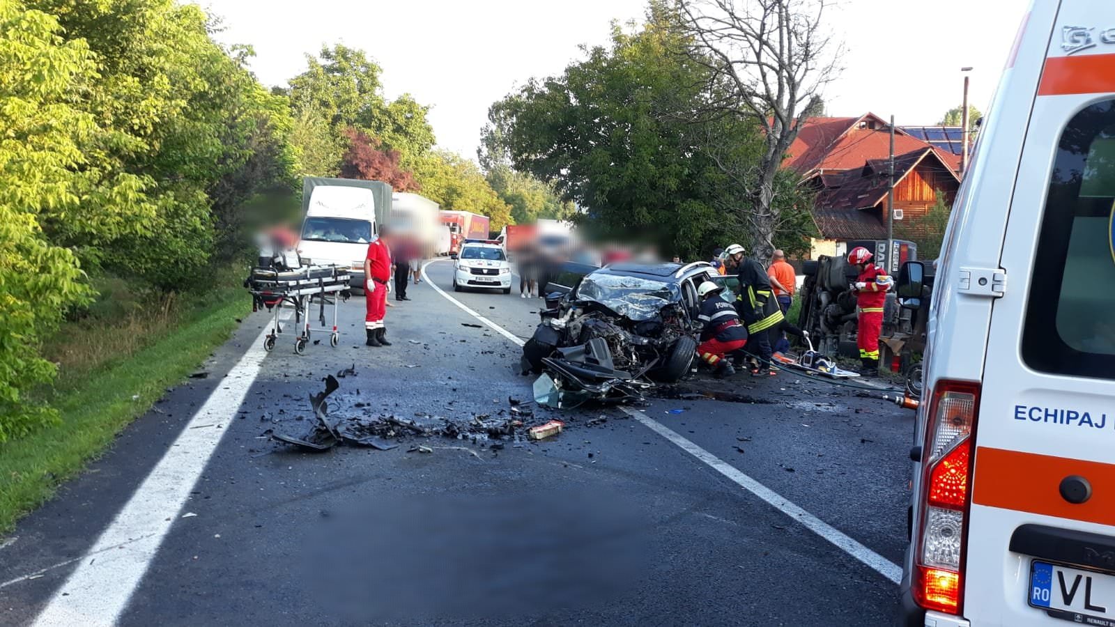 Foto accident grav între Sibiu și Vâlcea - Doi morți și șase răniți