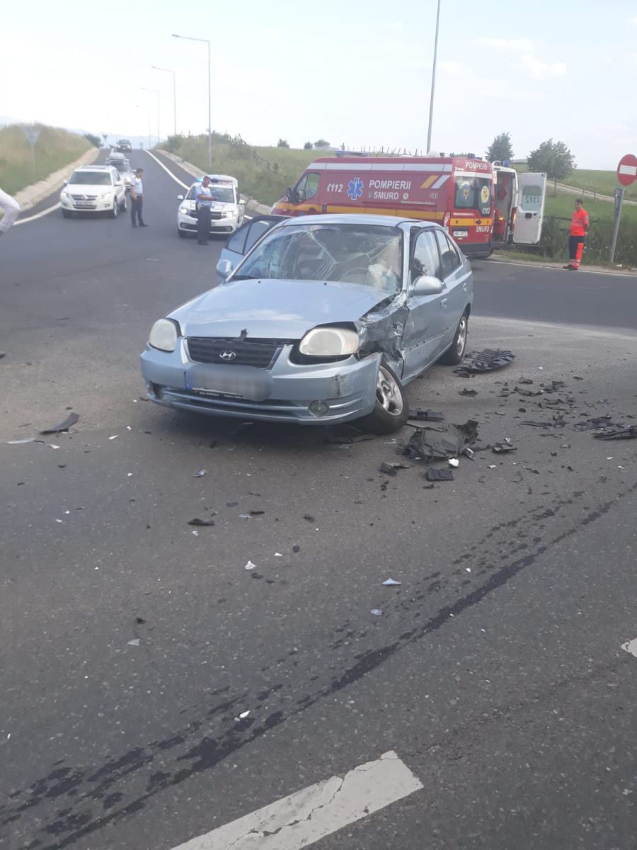 foto accident grav pe autostradă la ieșire spre șelimbăr - patru copii răniți