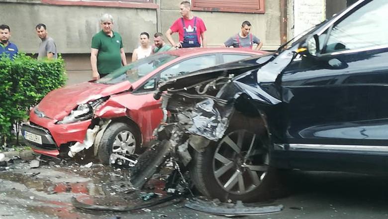 FOTO - Ministrul Transporturilor a făcut accident - A ajuns rănit la spital