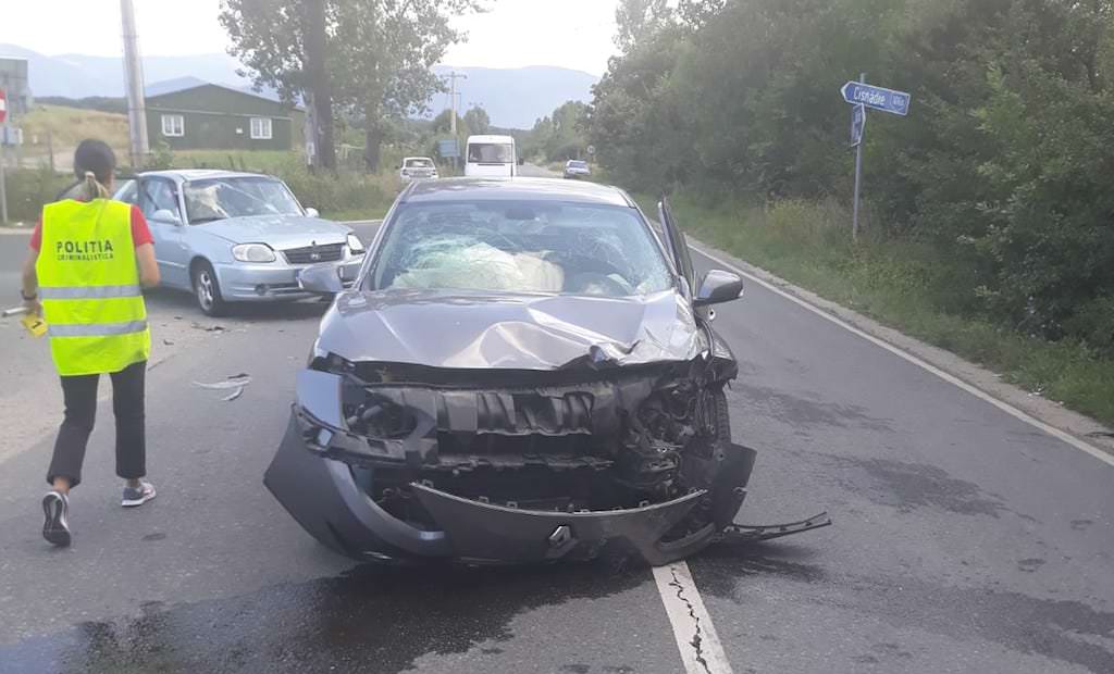 foto accident grav pe autostradă la ieșire spre șelimbăr - patru copii răniți