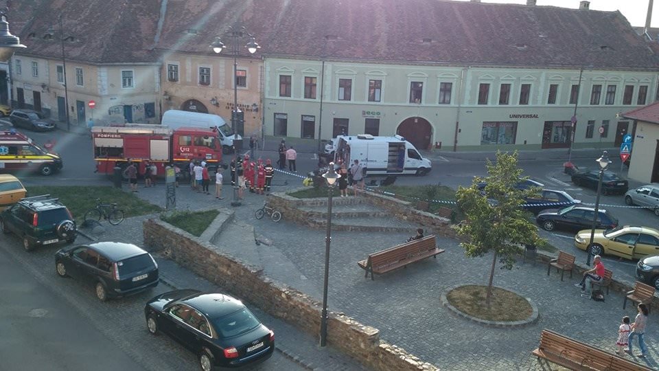 foto panică pe strada ocnei la sibiu - colet suspect găsit pe stradă