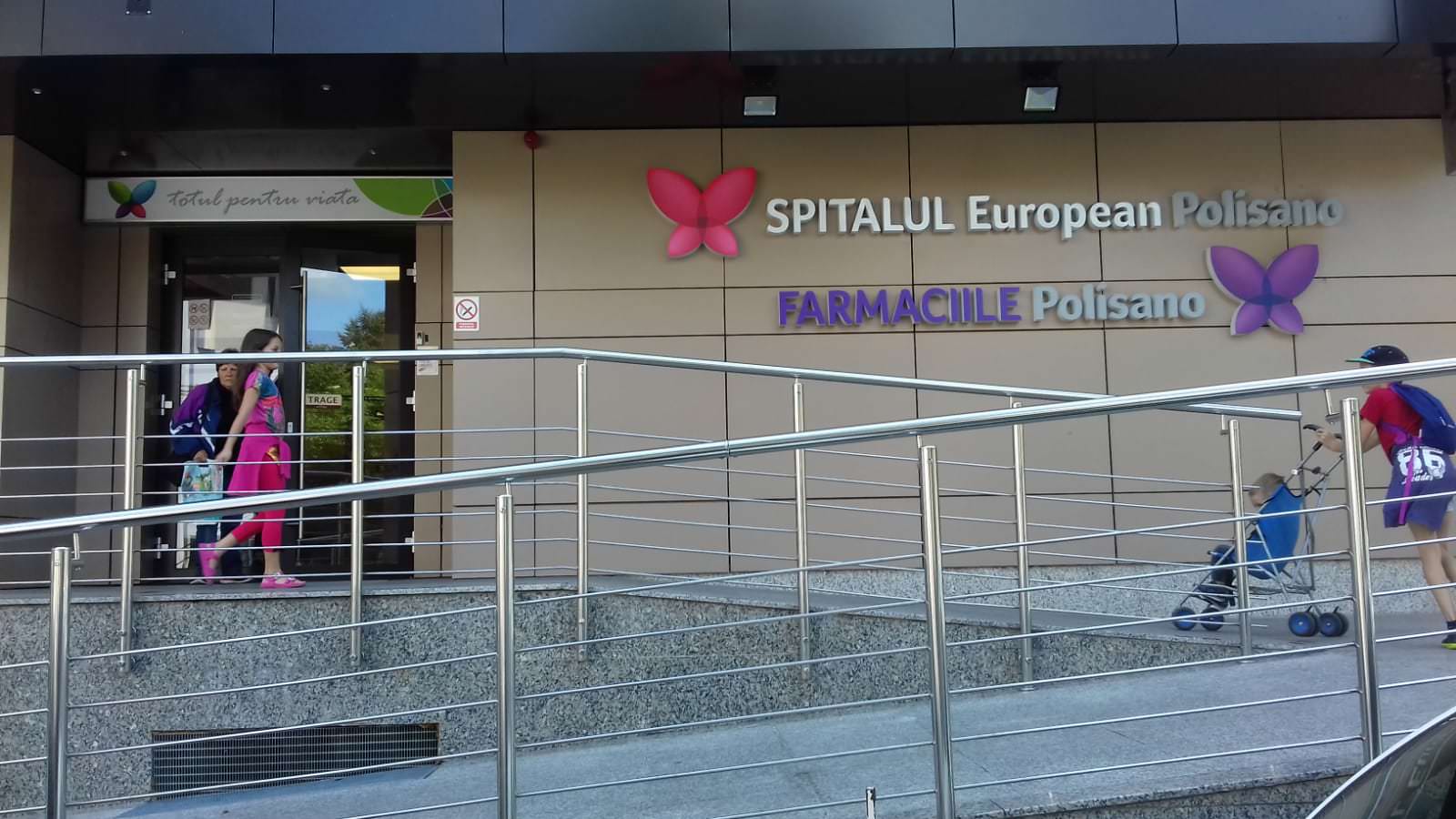 exclusiv polisano a scumpit tarifele pentru pacienţi, dar nu a crescut lefurile doctorilor şi asistentelor ca la stat