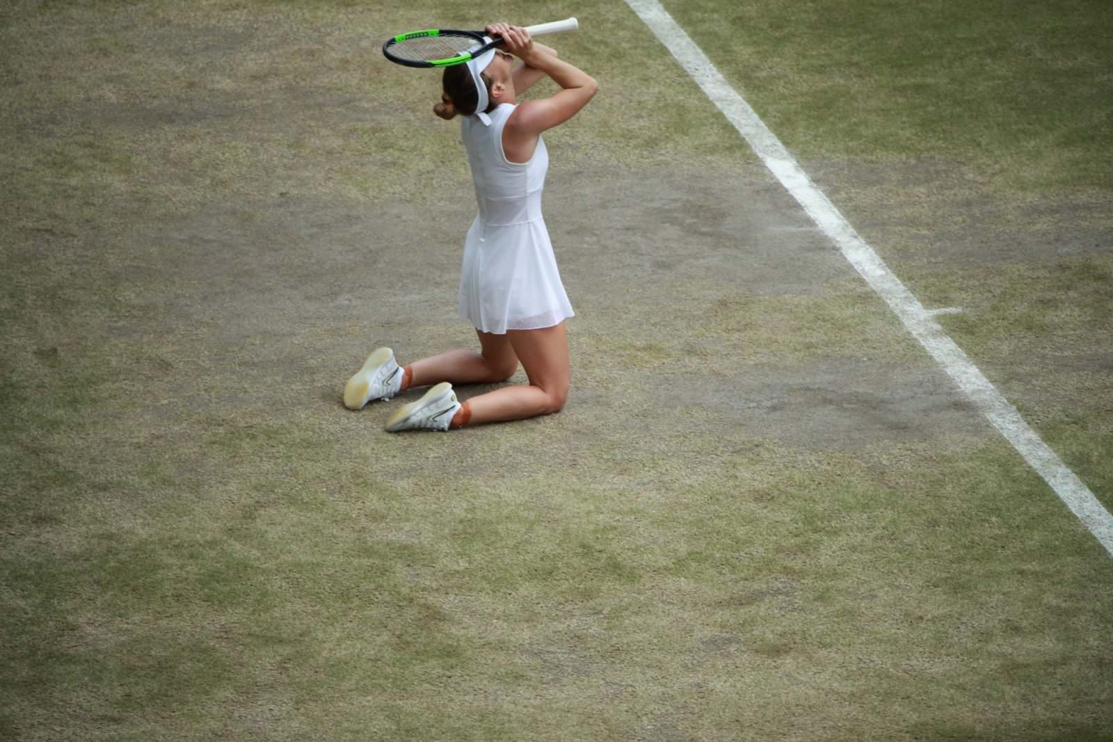 VIDEO - FOTO Simona Halep după triumful de la Wimbledon - Cuvinte emoționante și imagini pentru istorie!