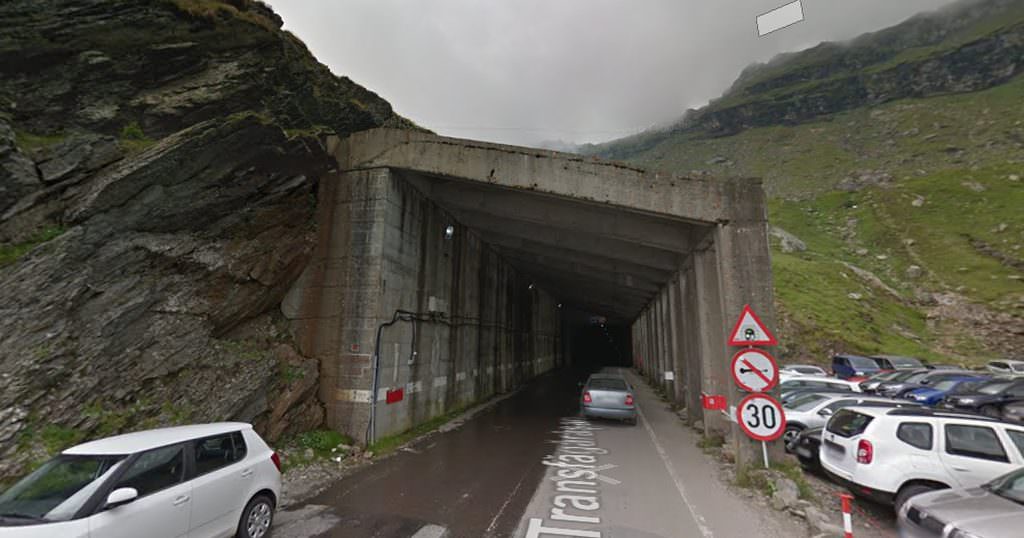 video foto clipe de coșmar pe transfăgărășan – turiști blocați zeci de minute în tunel fără să poată respira