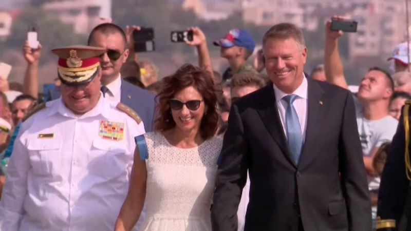 foto - prima doamnă, carmen iohannis, remarcată la ziua marinei